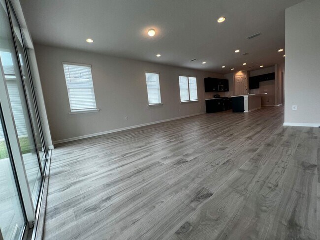 Building Photo - 711 Honeycomb Trl