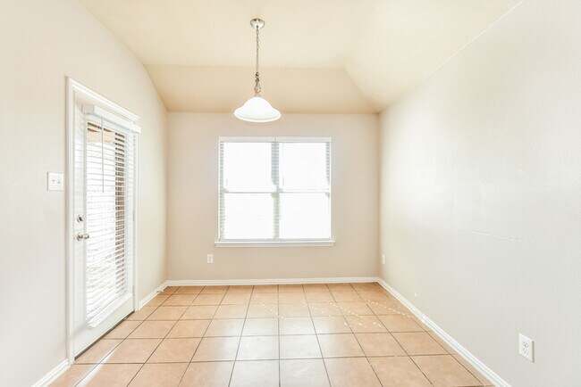 Building Photo - 1824 Ridgecrest Dr