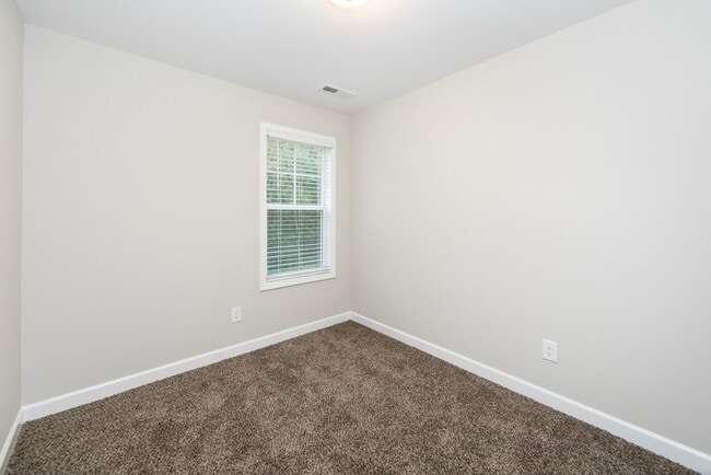 Building Photo - Beautiful 3BD/2.5BA Duplex Home!