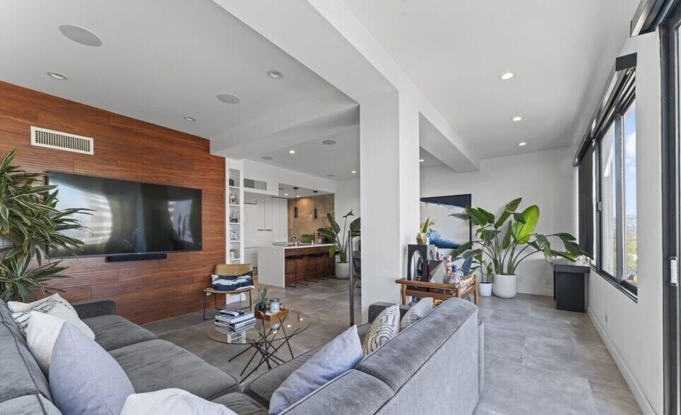 Building Photo - 10501 Wilshire Blvd