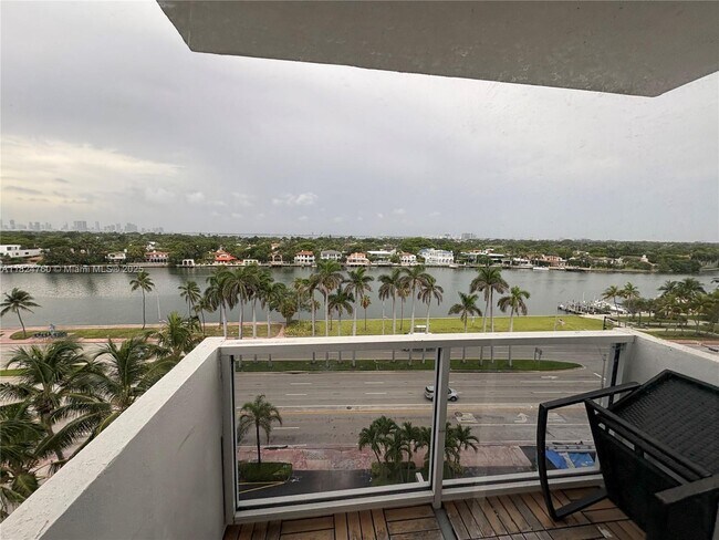 Building Photo - 5313 Collins Ave