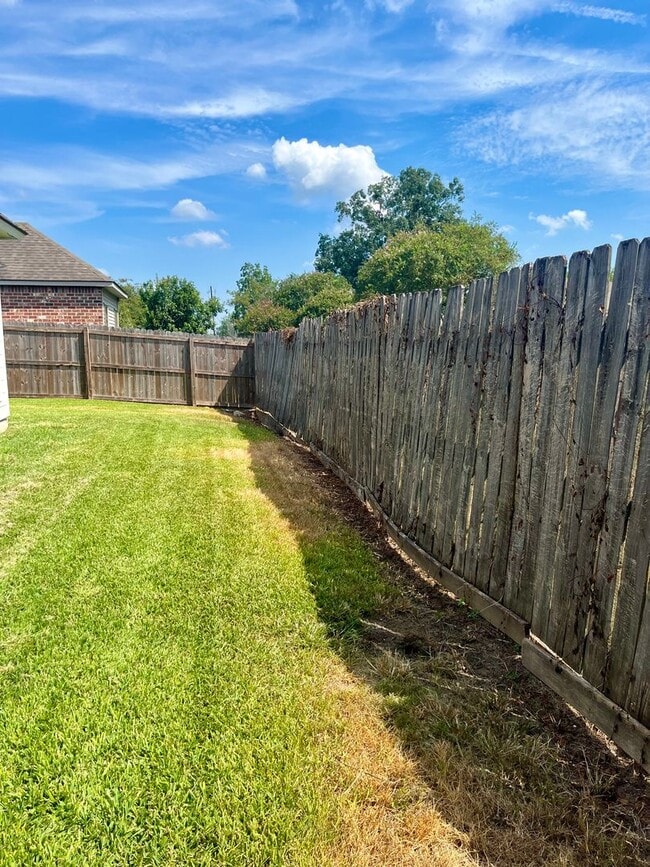 Building Photo - GEISMAR, right across 74 from Dutchtown Schools!  3br/2ba