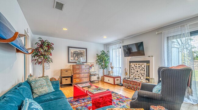 Building Photo - 50 Hubbard Ln