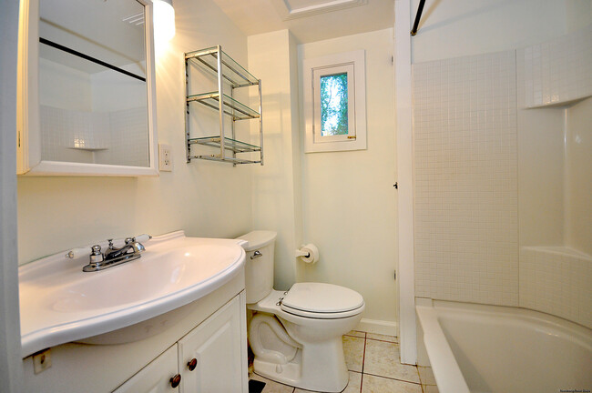 Building Photo - 22 Highland Ave