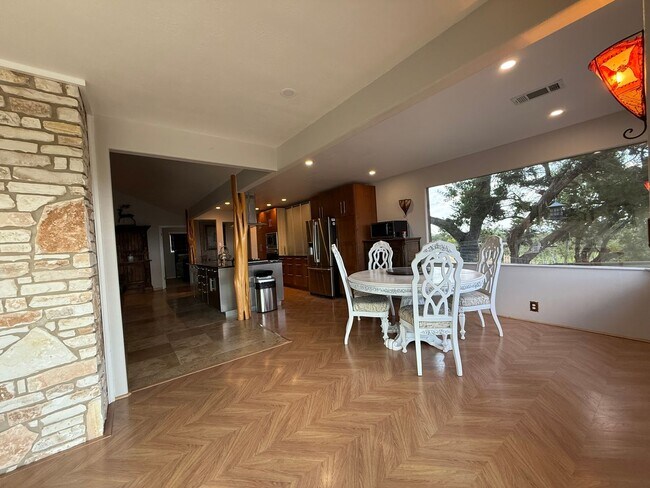 Building Photo - NEW ON MARKET