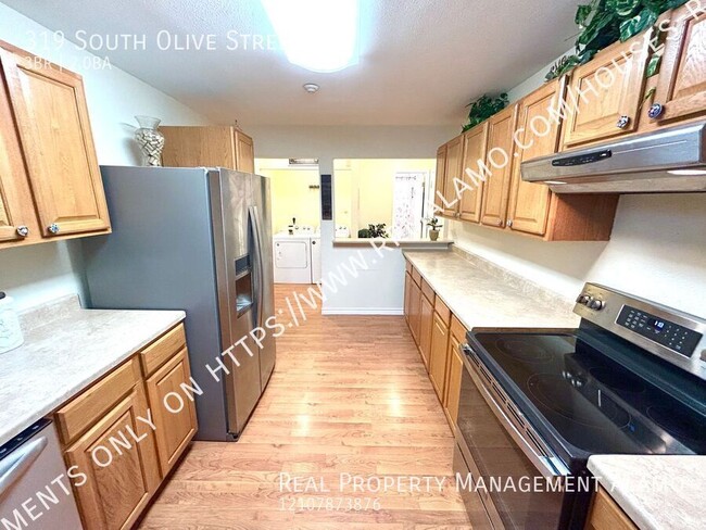 Building Photo - AVAILABLE NOW! FULLY FURNISHED 3 Bedroom /...