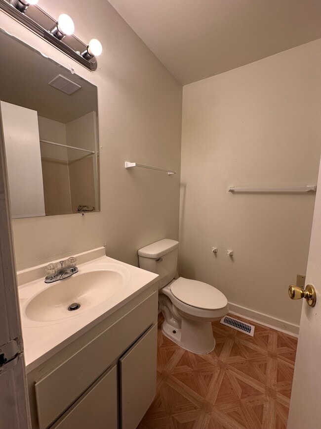 Building Photo - 805 N Buchanan Blvd