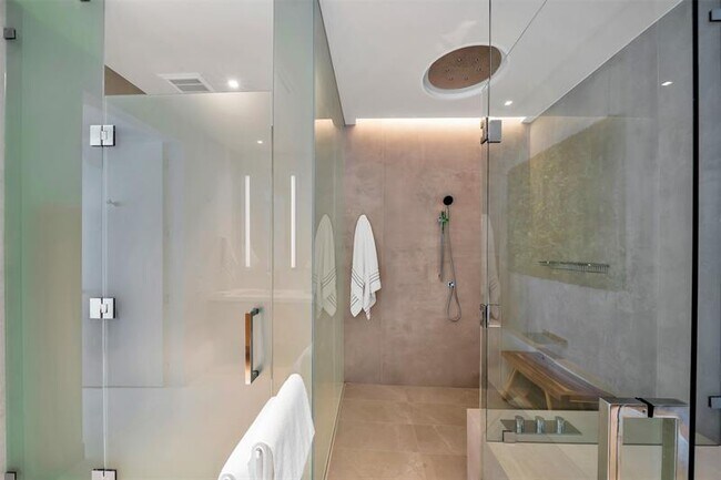 Building Photo - 2311 SE 17th St