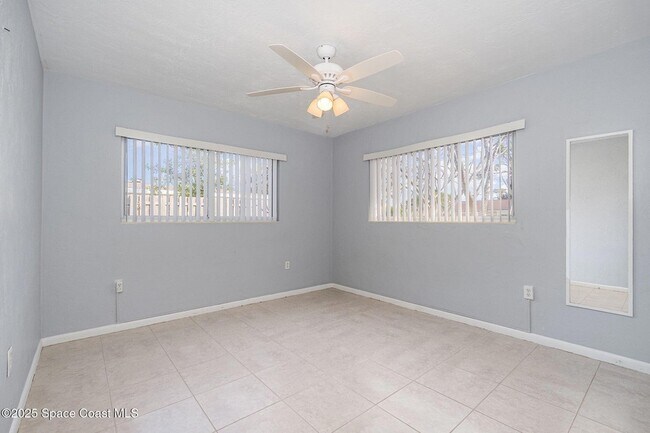 Building Photo - 1740 S Harbor Dr
