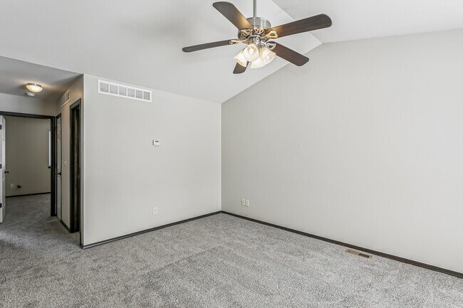 Building Photo - 318 Harvest Ln