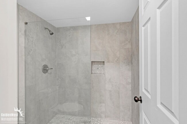 Building Photo - Stunning 2Bdm 2Ba Home in the Heart of Gle...