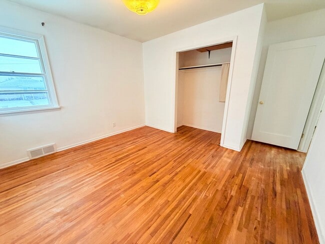 Building Photo - Beautiful 3 Bed 2 Bath Home