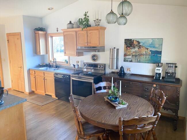 Building Photo - 13057 Velp Ave