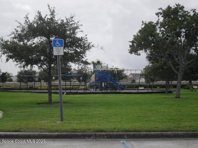 Building Photo - 1175 Clubhouse Dr