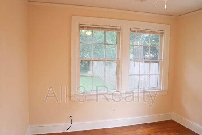 Building Photo - 2320 McCarter Ave