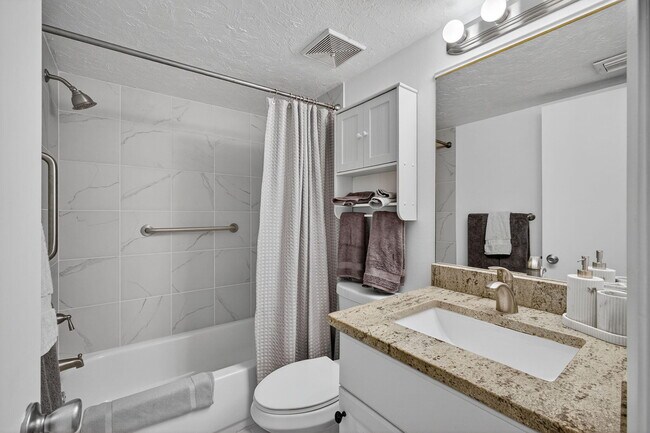 Building Photo - 12790 Briarlake Dr