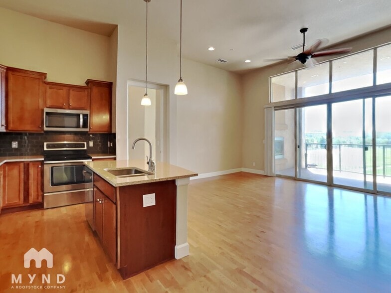 Building Photo - 307 Inverness Way S