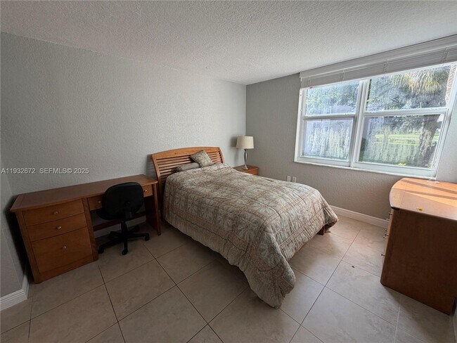 Building Photo - 9491 Evergreen Pl