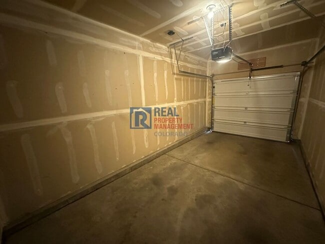 Building Photo - 1381 S Cathay Ct