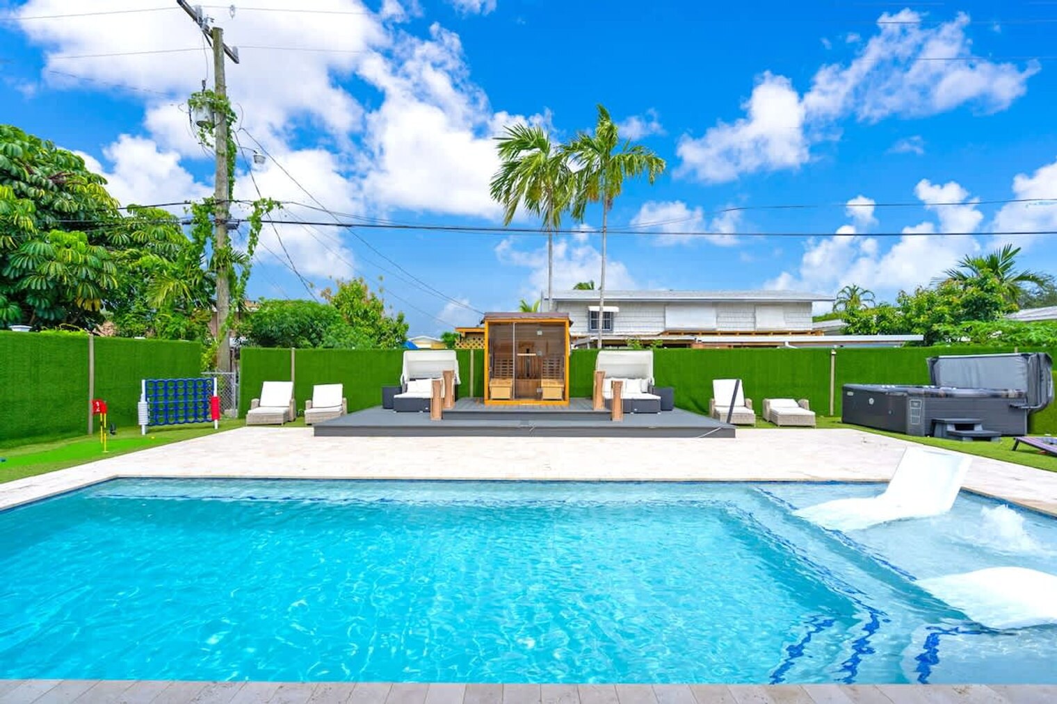 Building Photo - 1255 NE 199th St