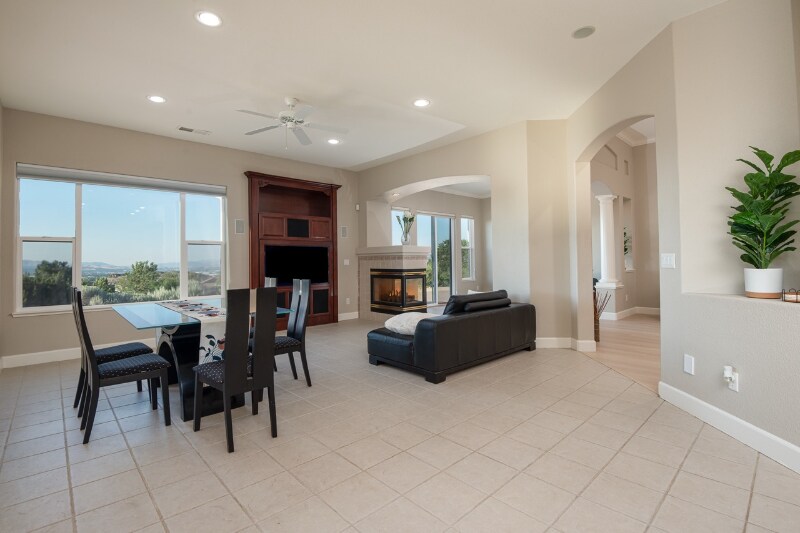 Building Photo - 543 S Elk River Ct