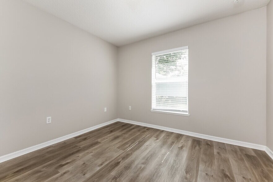 Building Photo - 2104 Aitkin Loop