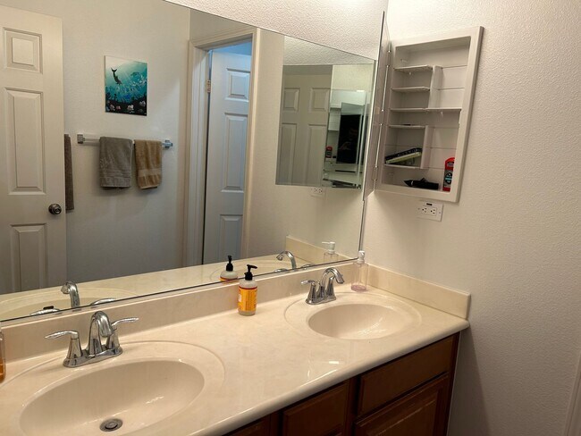 Building Photo - Beautiful 5BD/3BA Home In Oceanside