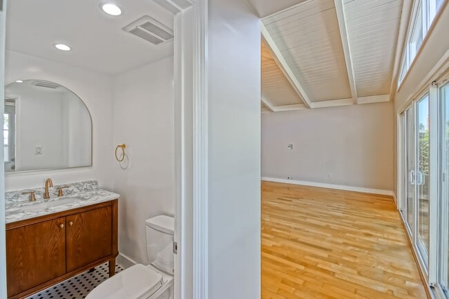 Building Photo - NEWLY REMODELED, BRIGHT & AIRY HOLLYGLEN HOME W/ REAR YARD/PATIO, 2 LIVING AREAS & BRAND NEW KITC...