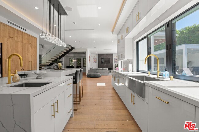 Building Photo - 13812 Cumpston St