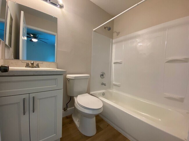 Building Photo - Great Location! 2 Bedroom/2 Bath, 1st Floor Condominium in Winter Park!