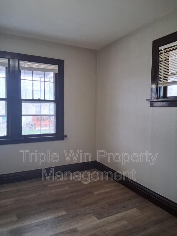 Building Photo - 4891 Hummelsheim Ave