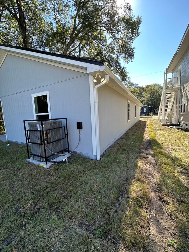 Building Photo - NEW CONSTRUCTION BEAUTY!!