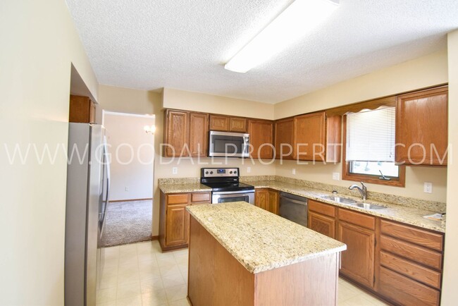 Building Photo - 3 Bedroom West Des Moines Home for Rent