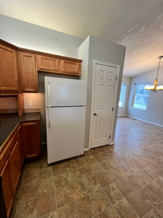 Building Photo - 515 Sawtooth St