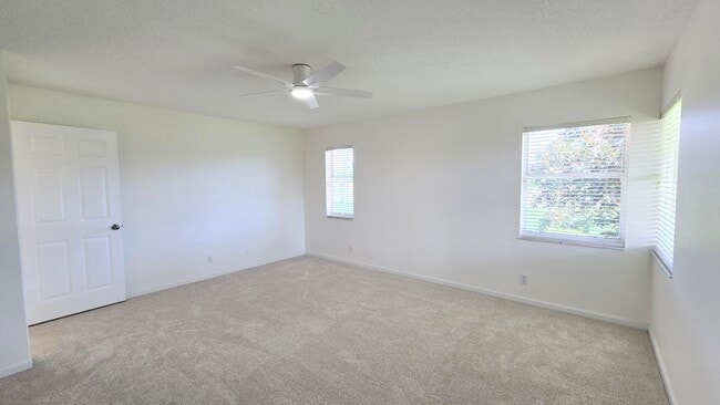 Building Photo - 5622 Royal Lake Cir