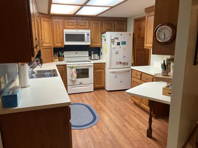 Kitchen - 1408 Kentfield Way