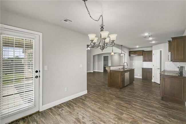 Building Photo - 1100 Ellen Ray Ln