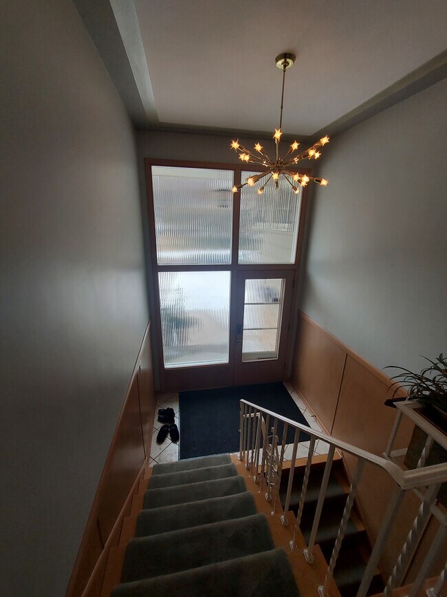 Split Entry - 4401 Avondale Rd