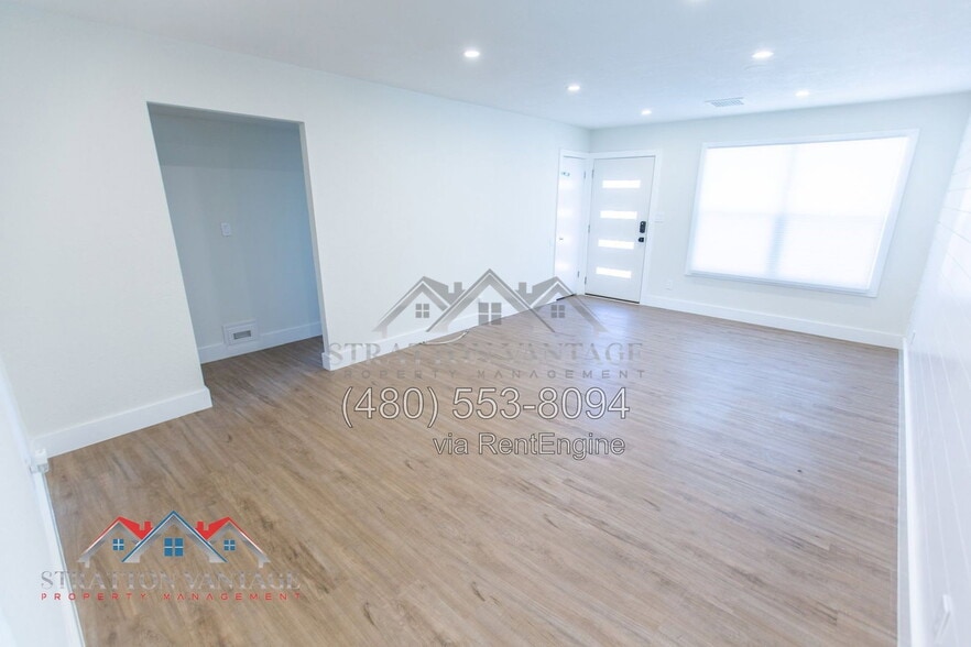 Building Photo - 433 W Santa Cruz Dr