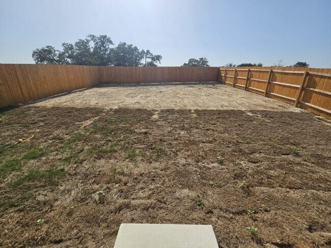 Building Photo - "Charming 3-Bed Sanctuary with Granite Elegance in San Antonio! Voucher Accepted! "