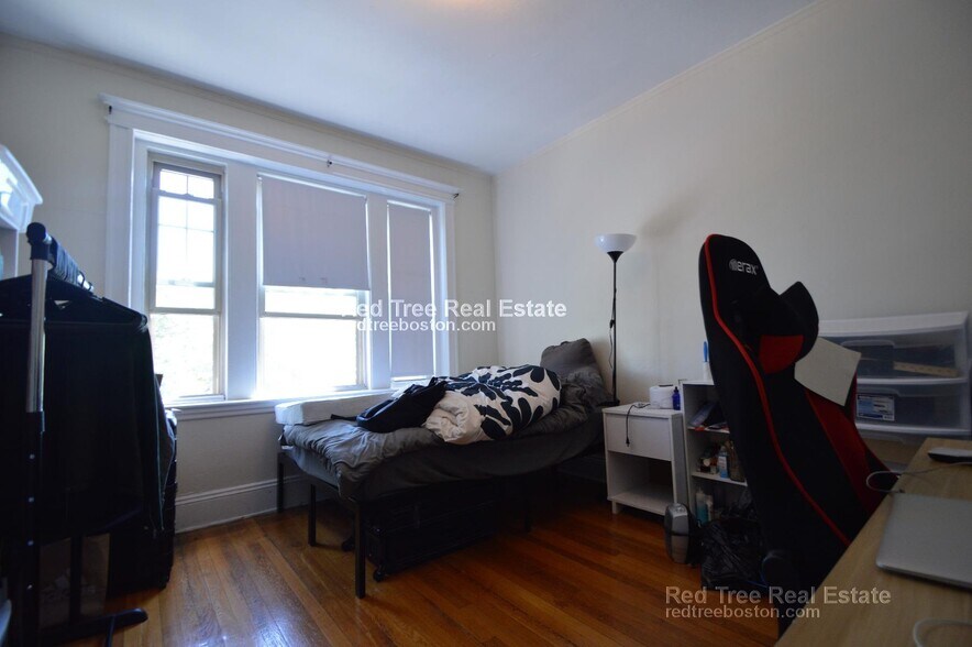 Building Photo - 1788 Beacon St