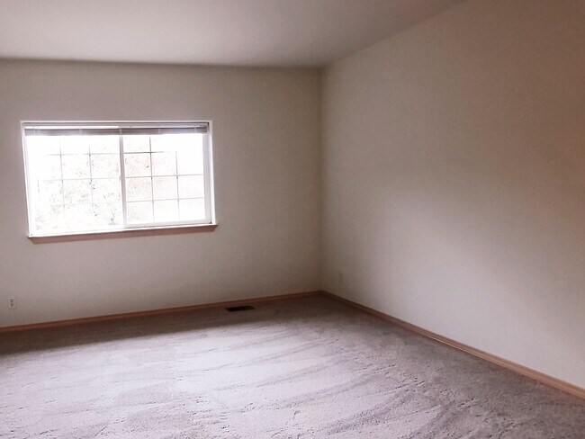 Primary Photo - 860 SE Sentry Dr