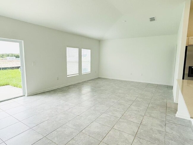 Building Photo - 972 Harold Pass