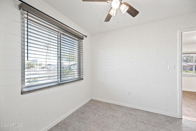 Building Photo - 4326 N 13th Pl