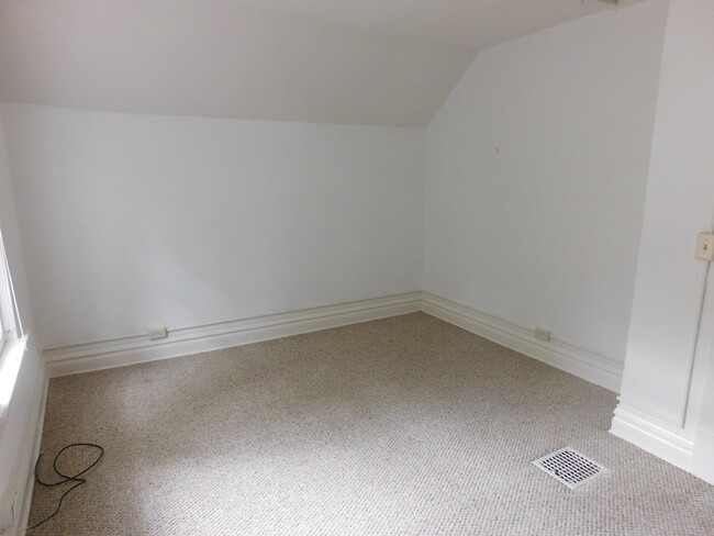 Bedroom 3 - 1215 W Lovell St