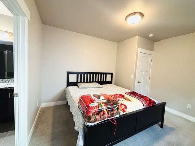 Building Photo - 11528 4055 W