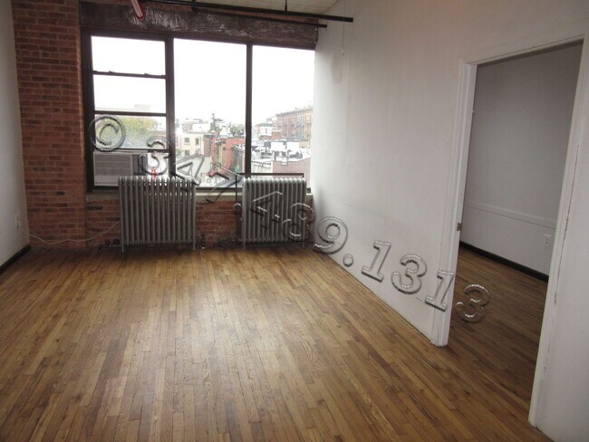 Building Photo - 132 N 5th St