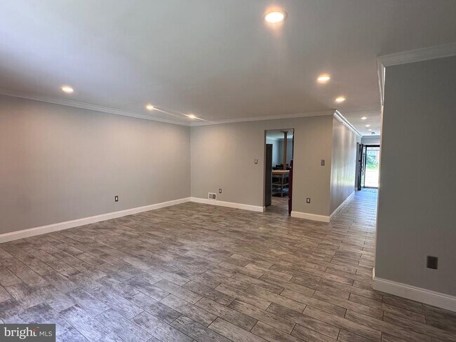 Building Photo - 18085 Olde Port Ln