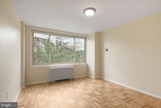 Building Photo - 4000 Tunlaw Rd NW