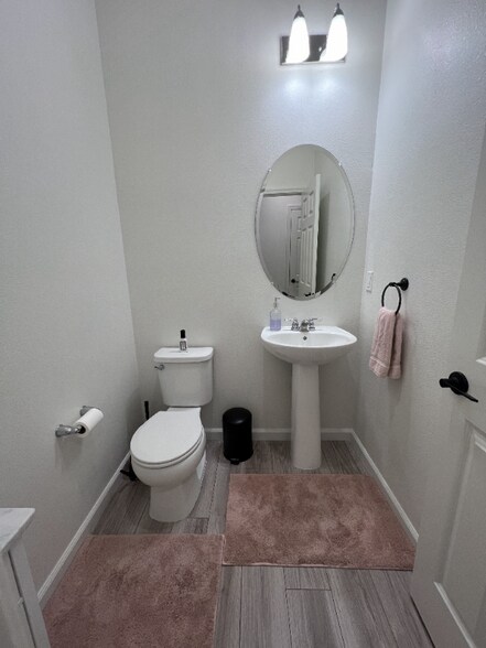 Building Photo - 32 Lesina Way